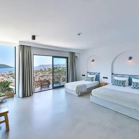 מלון Carruba Boutique 5*