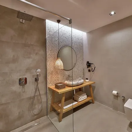 מלון Carruba Boutique 5*